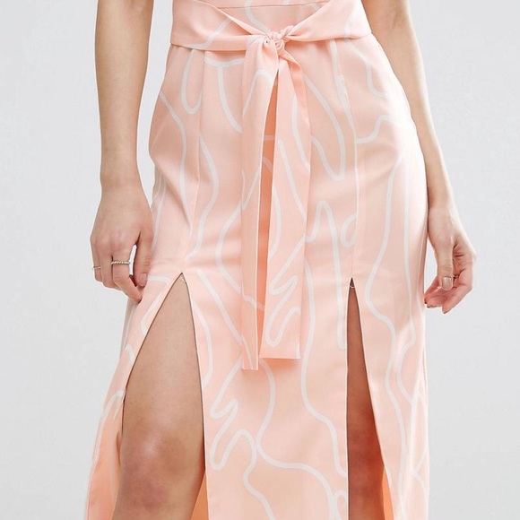 Lavish Alice Dress - Picture 2 of 6